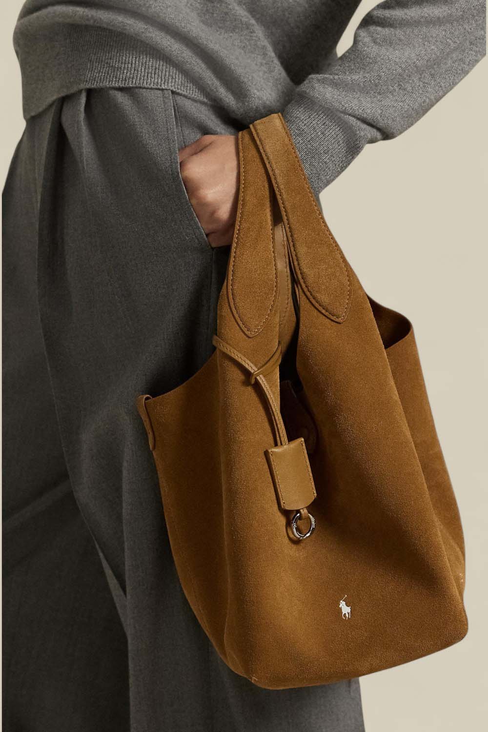 תמונת כל הלוק של תיק קרוסבודי פליי מדיום